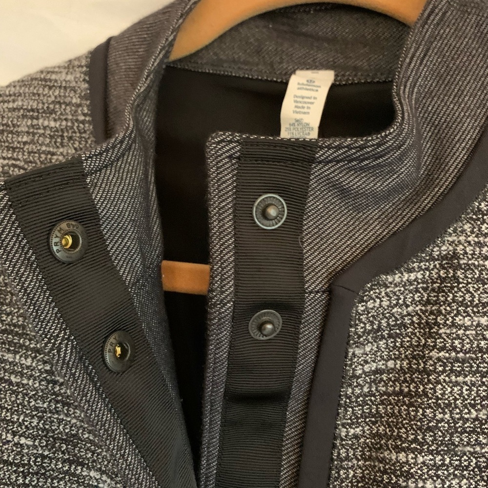 Lululemon jacket - Picture 3 of 8